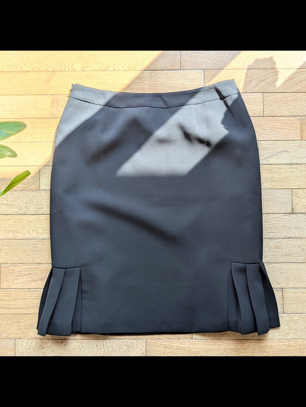 Black Pleated-Hem Pencil Skirt